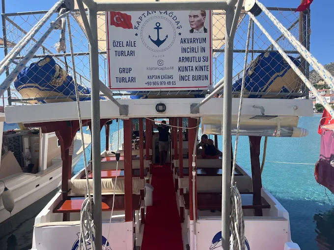 Kaptan Çağdaş tekne güvertesi